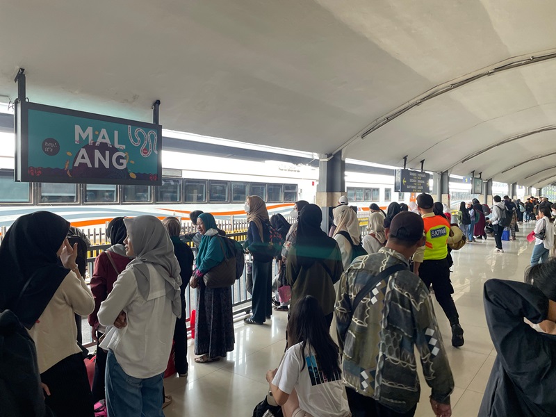 KA Jarak Jauh di Stasiun Malang Ditambah Akomodasi Angkutran Long Weekend Hari Waisak