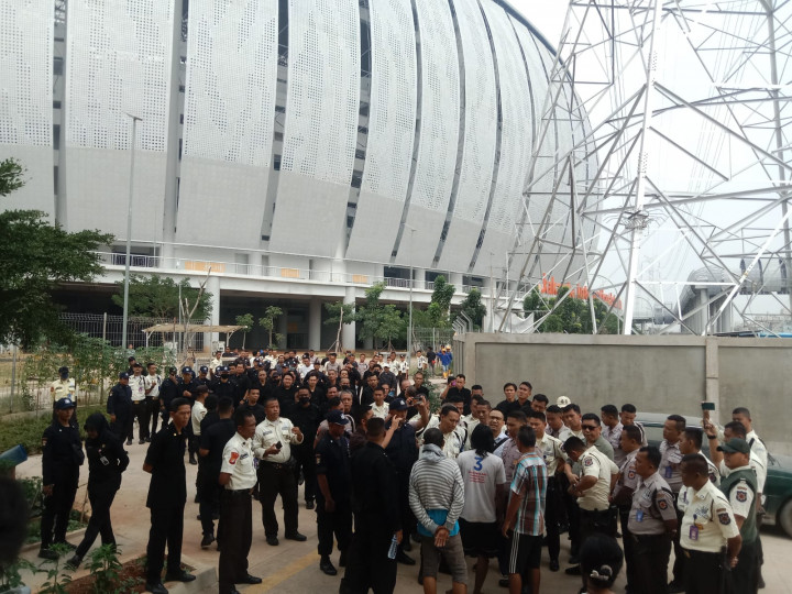 Petugas Geruduk Kampung Susun Bayam, Warga Diminta Angkat Kaki