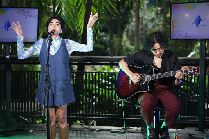 Melihat Penampilan Inis di Musik Medcom