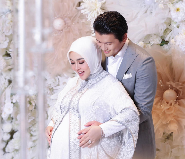 Selamat! Syahrini Umumkan Kehamilan