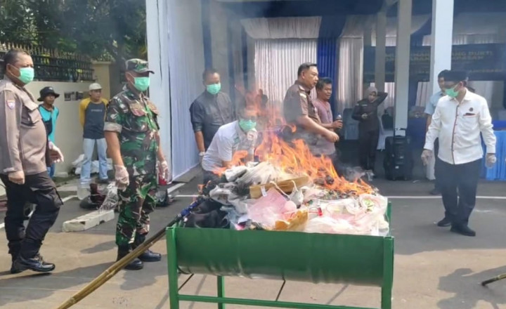 Kejari Kabupaten Tangerang Musnahkan Puluhan Juta Uang Palsu Hingga Narkotika