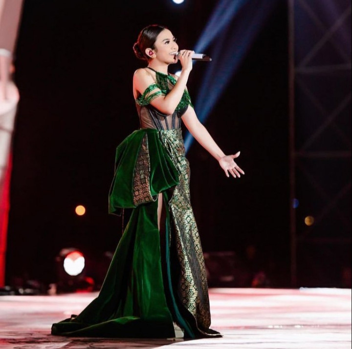 Meriang Usai Nikah, Mahalini Hamil?