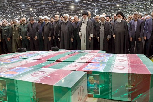 Ayatollah Khamenei Pimpin Salat Jenazah Ebrahim Raisi