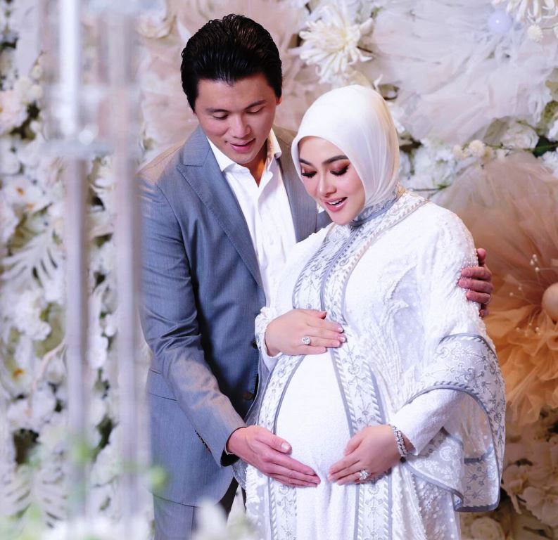 Syahrini dan Reino Barack. Dok. Instagram princessyahrini