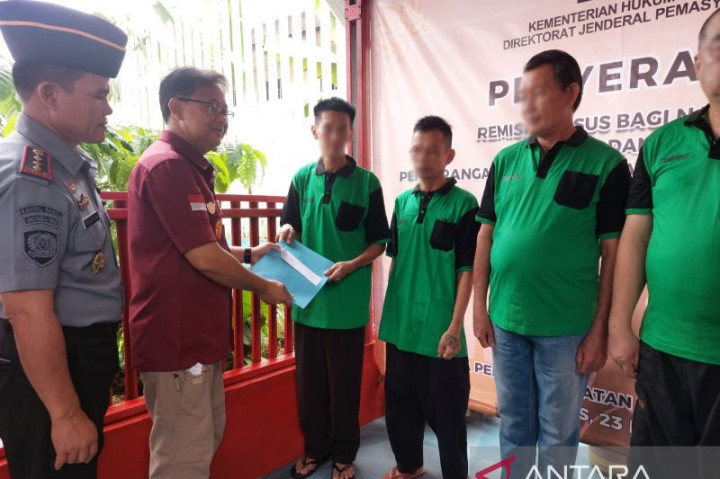 Remisi Khusus Waisak Diberikan kepada 43 Warga Binaan Lapas di Babel