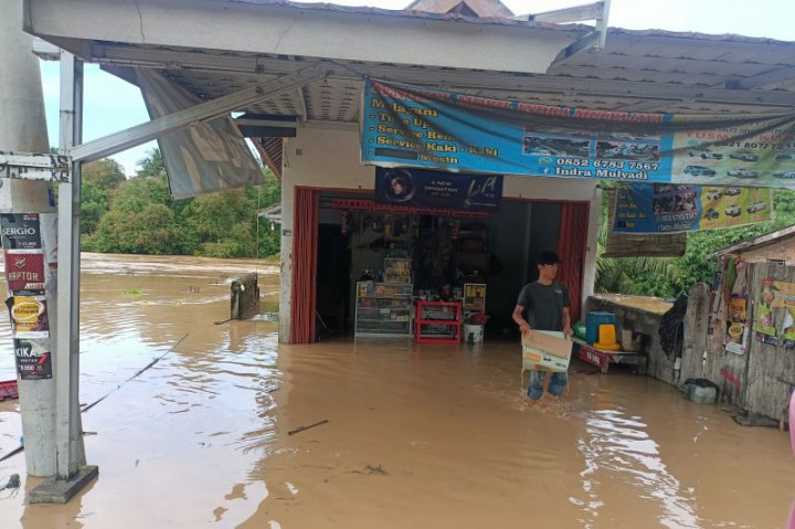 Ogan Komering Ulu Sumsel Diterjang Banjir Bandang