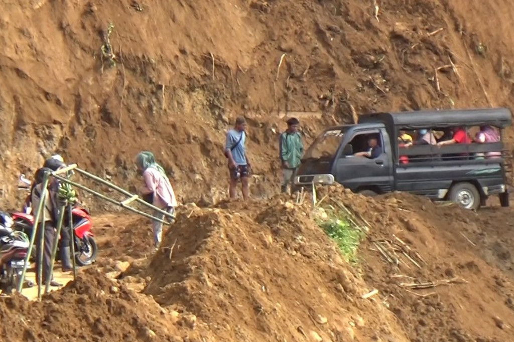Kembali Putus, Jalan Lintas Rimbo Pengadang Bengkulu Ditutup Tiga Hari