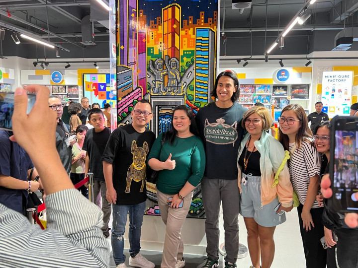 Sean Gelael Sapa Penggemar di Jakarta