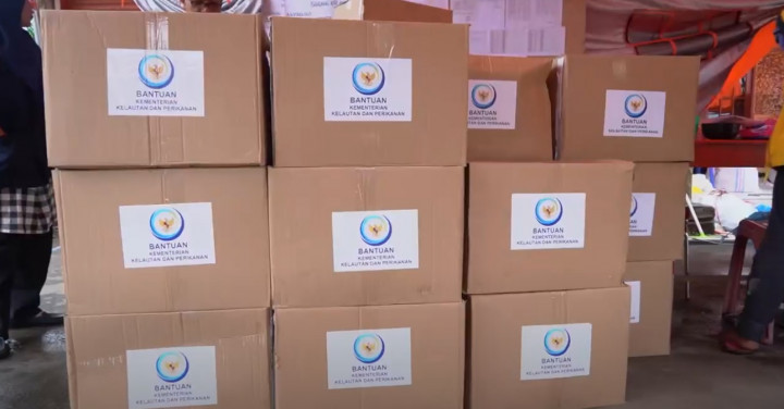 KKP Salurkan Bantuan Petani Pembudidaya Terdampak Banjir Bandang di Sumbar