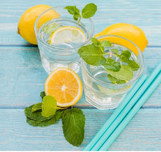 Dikemas dengan vitamin C, antioksidan, dan rasa yang menyegarkan, minuman dengan kandungan jeruk ini menawarkan banyak manfaat kesehatan. Ilustrasi Freepik