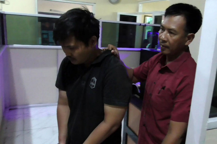 Kecanduan Judi Online, Pria Ini Nyolong Perhiasan Emas Milik Warga