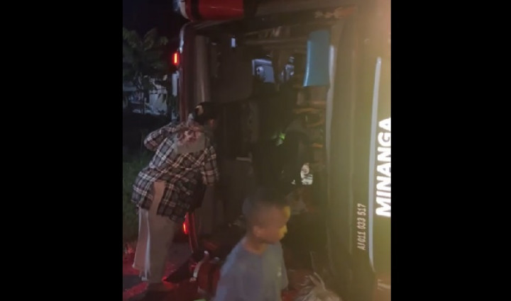 Mobil Studi Tur SD di Sumsel Bawa 29 Penumpang saat Kecelakaan