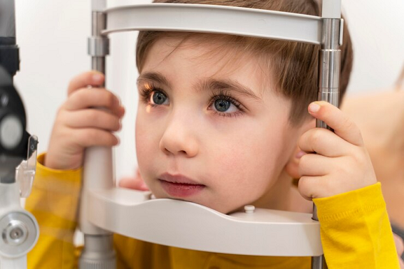 Terapi Ortho-K, frame RICHIE dan lensa Myocare merupakan wujud komitmen VIO Optical Clinic untuk melindungi penglihatan anak-anak kita. (Foto: Ilustrasi. Dok. Freepik.com)