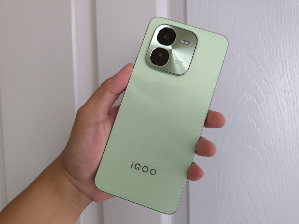 iQoo Z9x warna Northern Green.