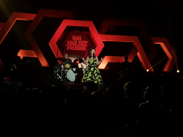 The Amy Winehouse Band Ajak Penonton Nostalgia di Java Jazz Festival 2024