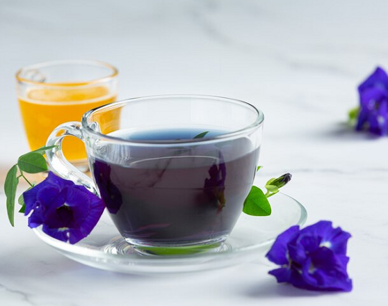 Selain Kurangi Kerontokan, Inilah 4 Khasiat Teh Bunga Telang untuk Rambut