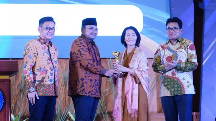Menag Beri Lifetime Achievement kepada Nurcholish Madjid di IKALUIN Award 2024