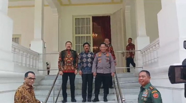 Kapolri dan Jaksa Agung Foto Bersama di Tengah Isu Ketegangan
