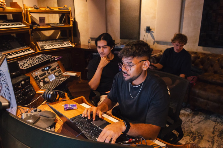 Digaet Label Belanda, DJ QuickBuck Asal Indonesia Kolaborasi dengan Musisi Brasil