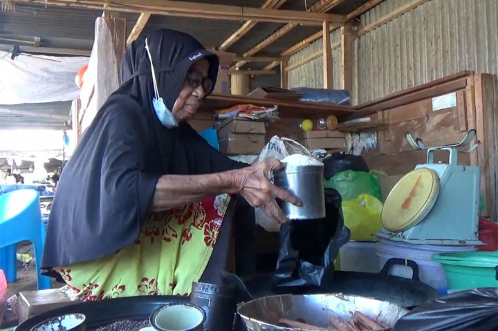 Perjuangan Nenek Penjual Beras hingga Bisa Naik Haji