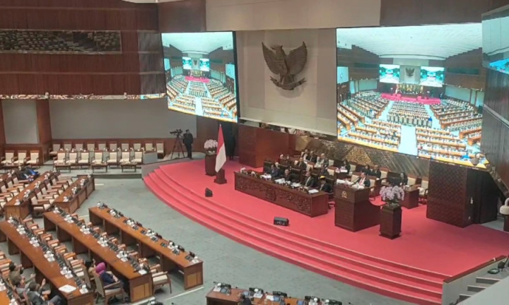 Rapat Paripurna Dengarkan Pandangan Fraksi soal Sejumlah Revisi UU, 285 Legislator Absen