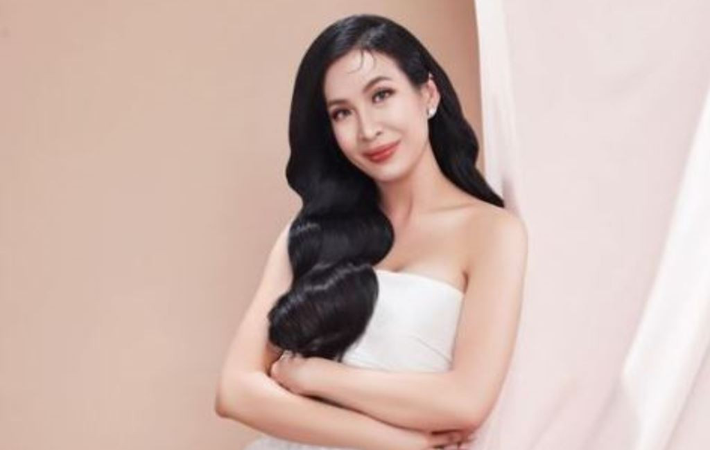 Content creator atau influencer Louisse Scarlett siap kembali tampil memandu sesi live shopping dengan menghadirkan berbagai produk menarik. (Foto: Instagram@louissescarlet)