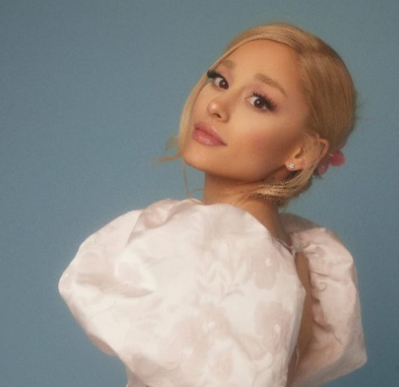 Ariana Grande Ajak Pengikut di Instagram Berdonasi untuk Palestina