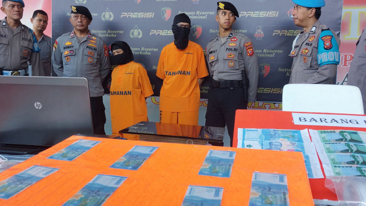 Sejoli di Cimahi Produksi Uang Palsu Hingga Rp400 Juta Dikirim ke Jateng