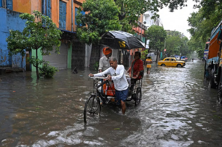 Topan Remal Terjang India dan Bangladesh, 36 Orang Tewas 1 Juta Dievakuasi