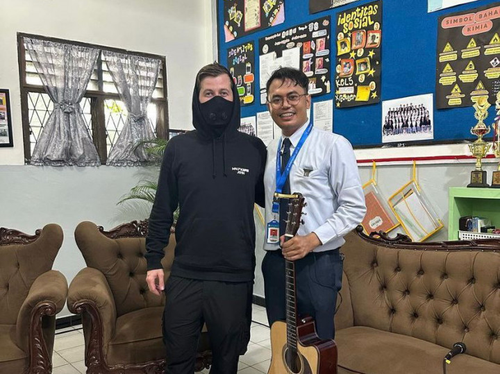 Datang ke Medan, Alan Walker Undang  Guru dan Siswa SMA Al-Azhar Kolaborasi di Konser