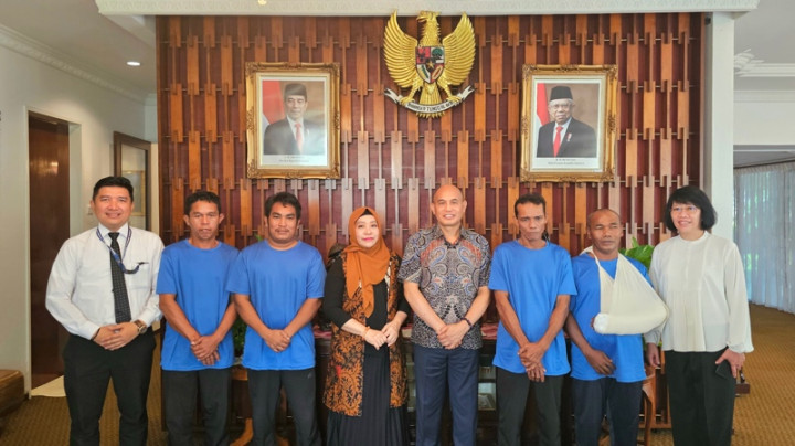 Hanyut di Laut Lebih dari 10 Jam, Lima Nelayan WNI Berhasil Diselamatkan