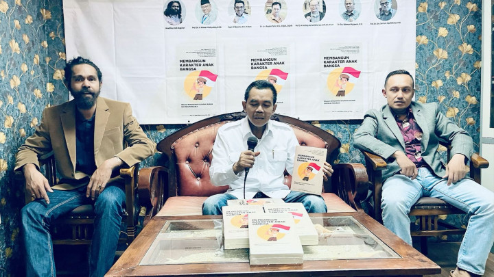 Membangun Karakter Anak Bangsa Komitmen Menjaga Kesatuan