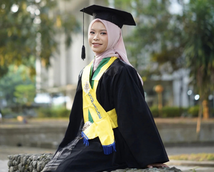 Usia 20 Tahun Jadi Sarjana Kedokteran UGM, Ini Cerita Areta