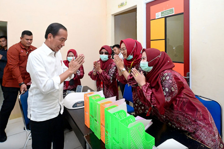 Tinjau RSUD Rupit, Jokowi: Pasokan Listrik Kurang Memadai