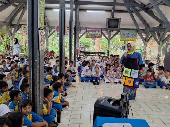 Apa Manfaat Membaca Buku bagi Siswa SD? Ini Pengalaman SDN Manggarai 01