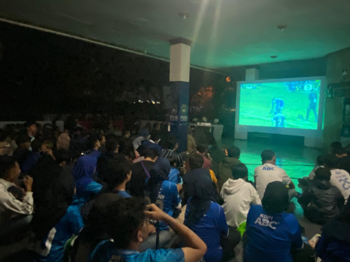 Bobotoh Padati Kantor Asprov PSSI Jabar Nobar Persib vs Madura