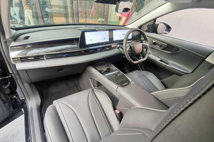 Interior Chery Omoda E5 Menghitam