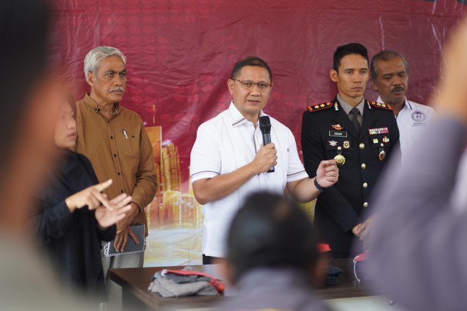 Pj Wali Kota Batu, Aries Agung Paewai, saat konferensi pers di Mapolres Batu, Sabtu 1 Juni 2024/Pemkot Batu.