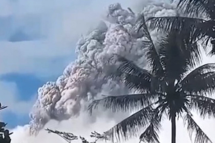 Gunung Lewotobi Laki-laki Kembali Erupsi