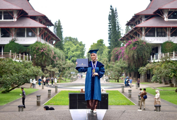 Usia 24 Tahun Jadi Doktor di ITB, Begini Perjalanan Pendidikan Maya Nabila
