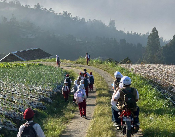 Membangun Ekonomi Warga Desa Nepal Van Java