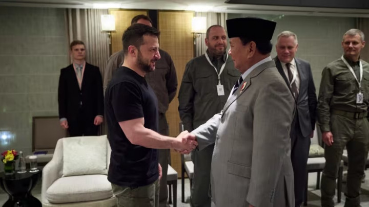 Bertemu Prabowo di Shangri-La Dialogue, Zelensky Bicara soal 'Perang Kejam'