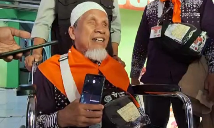 Impian Tukang Pijat Disabilitas Netra Menuju Tanah Suci Terwujud
