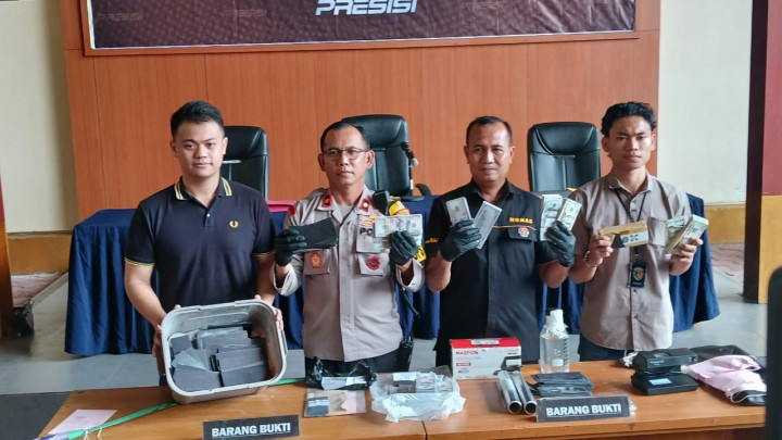 Sindikat Pengedar Uang Dolar Palsu Ditangkap di Menteng