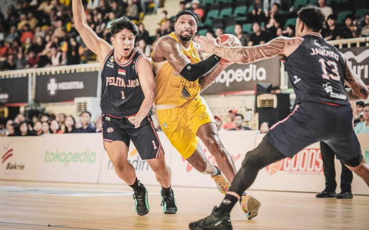 Pelita Jaya Putus 16 Kemenangan Beruntun Kesatria Bengawan Solo