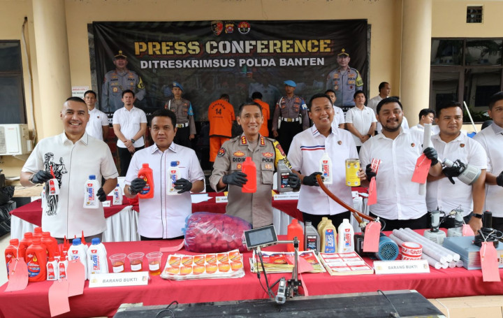 Polisi Ungkap Pabrik Oli Palsu di Tangerang dengan Omzet Rp5,2 Miliar