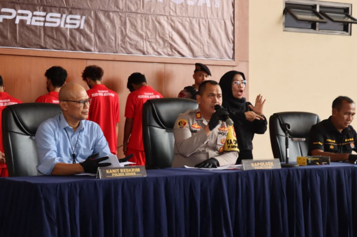 Kedapatan Bawa Pisau dan Sangkur, Polisi Tangkap 2 Preman di Senen