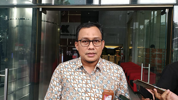 KPK Periksa Eks Walkot Bandung Yana Mulyana
