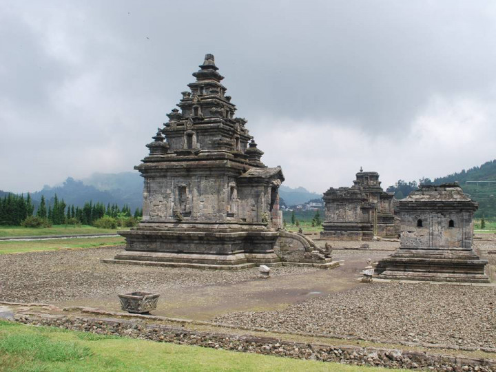 Mengintip Keindahan dan Sejarah Candi Arjuna di Dieng