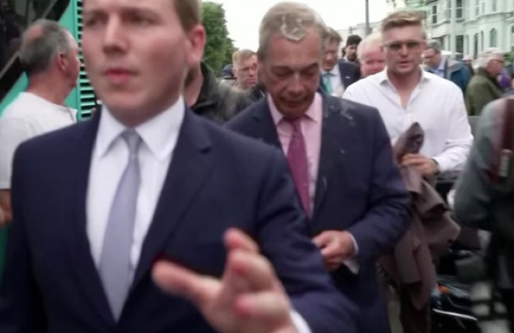 Kampanye ke Warga, Politikus Sayap Kanan Inggris Disiram <i>Milkshake</i>